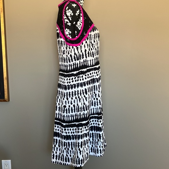 Gorgeous fushia and black and cream sleeveless Ivanka dress - Picture 8 of 16